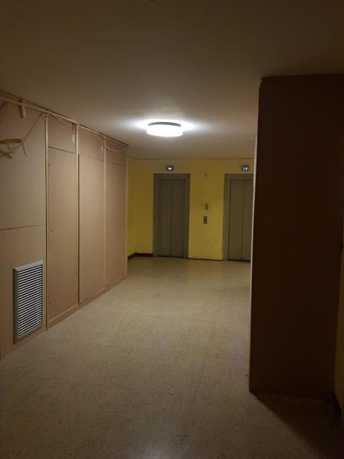 Chambre Spacieuse - Dressing - Sdb Communes - Parking Prive Nîmes Exterior foto